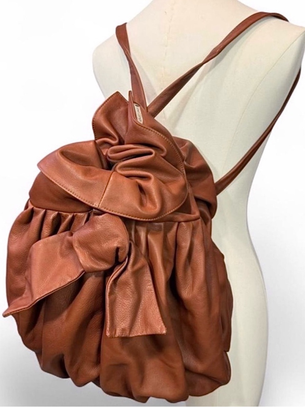 Rare Vintage Renato Angi sculptural bow genuine leather backpack daypack 🤎